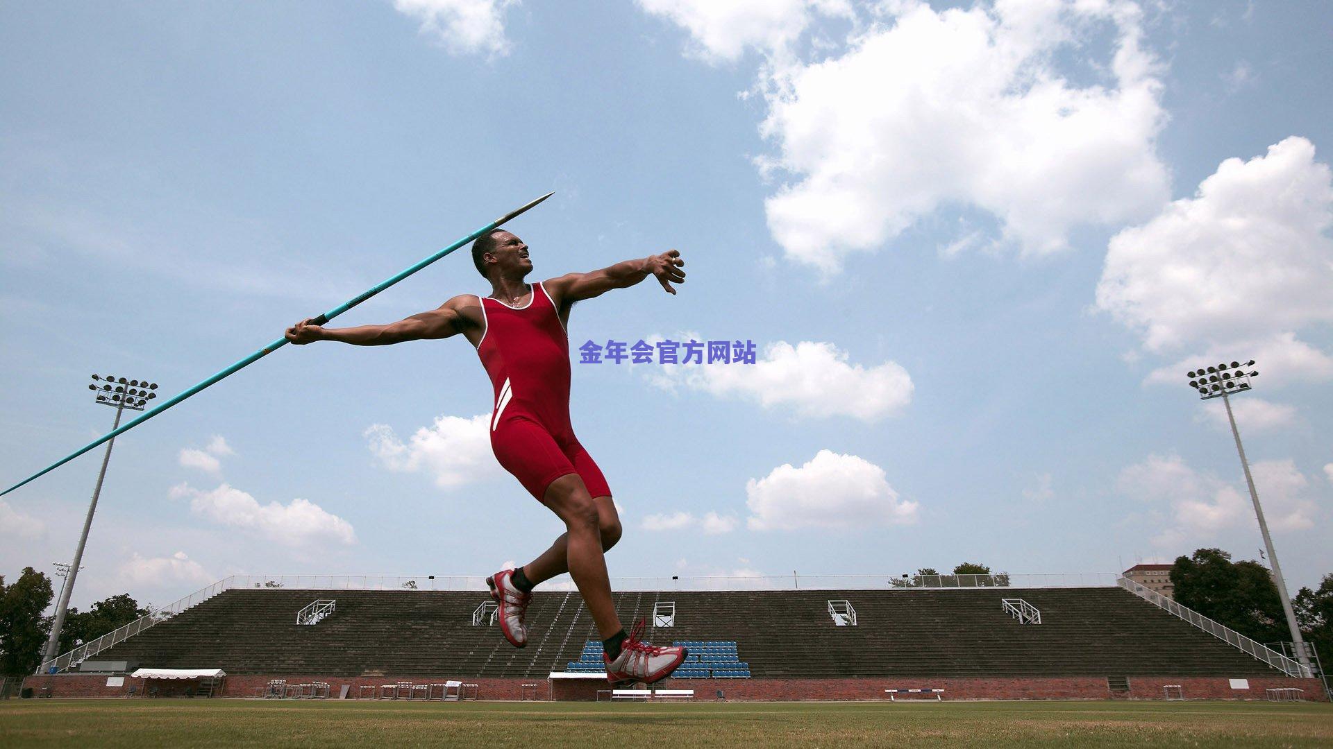 拉菲尼亚视野开阔送妙传,莱万接应马丁助攻锁定胜局